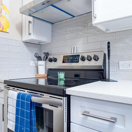 Gorgeous 2Br Condo W Parking Patio Coffee! Calgary Exterior photo