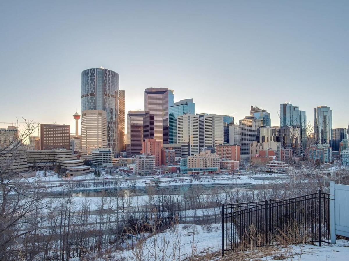 Gorgeous 2Br Condo W Parking Patio Coffee! Calgary Exterior photo
