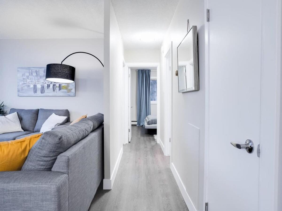 Gorgeous 2Br Condo W Parking Patio Coffee! Calgary Exterior photo