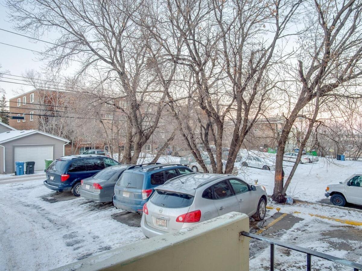 Gorgeous 2Br Condo W Parking Patio Coffee! Calgary Exterior photo