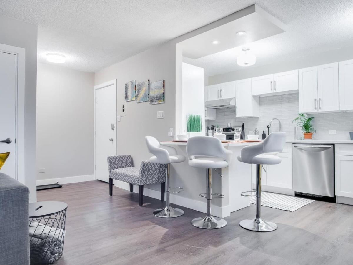 Gorgeous 2Br Condo W Parking Patio Coffee! Calgary Exterior photo