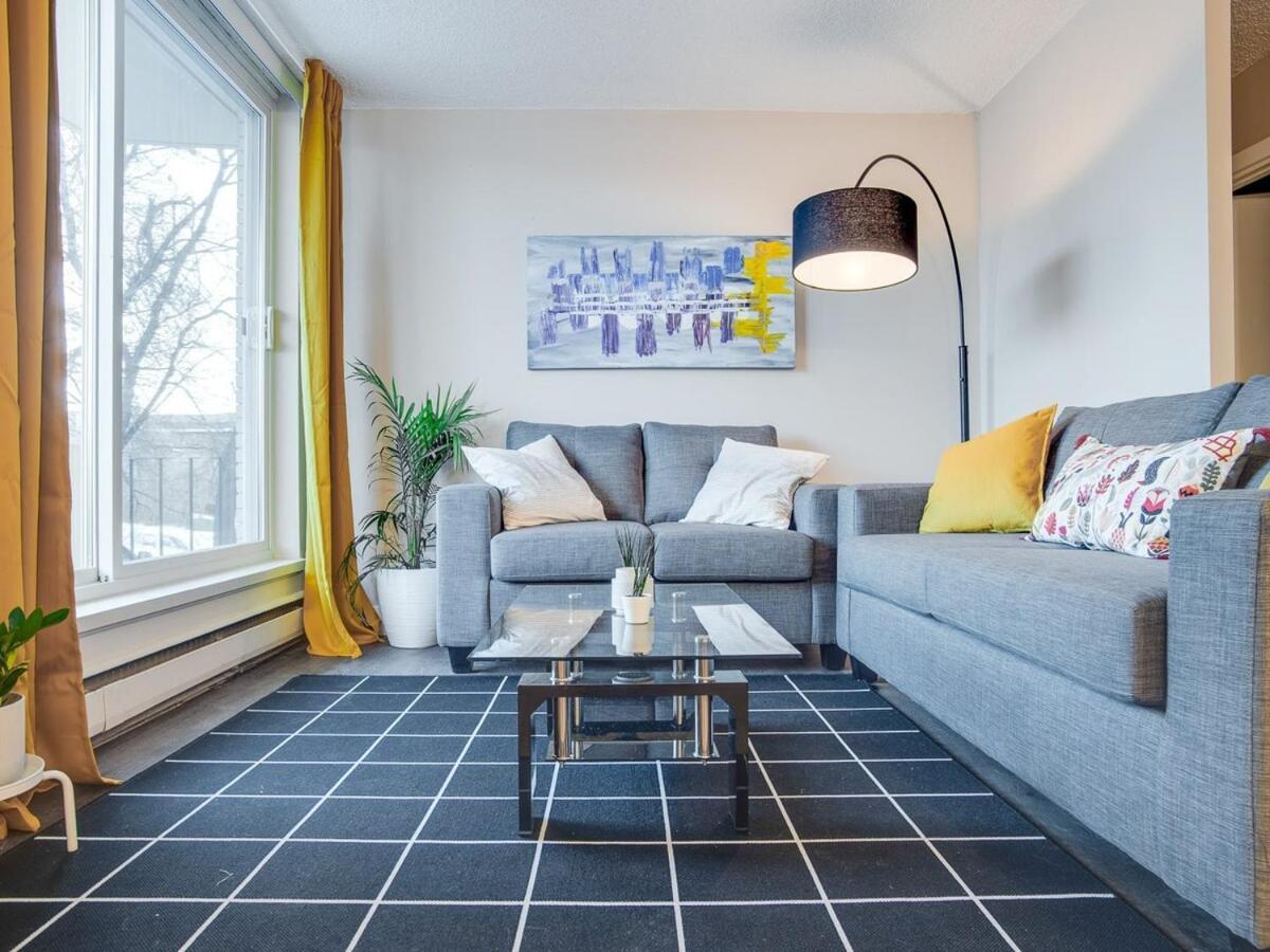 Gorgeous 2Br Condo W Parking Patio Coffee! Calgary Exterior photo